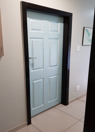 Door painted with Metallic Pearl Blue